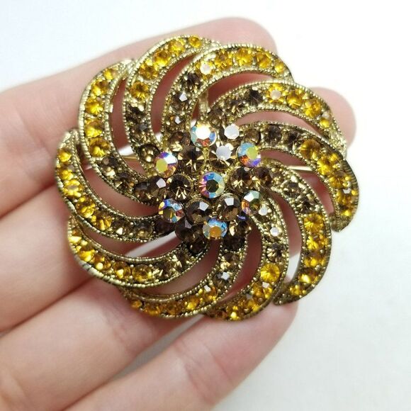 Vintage Yellow and Brown Rhinestone Swirling Cluster Brooch, Retro 60s Style - Picture 4 of 6